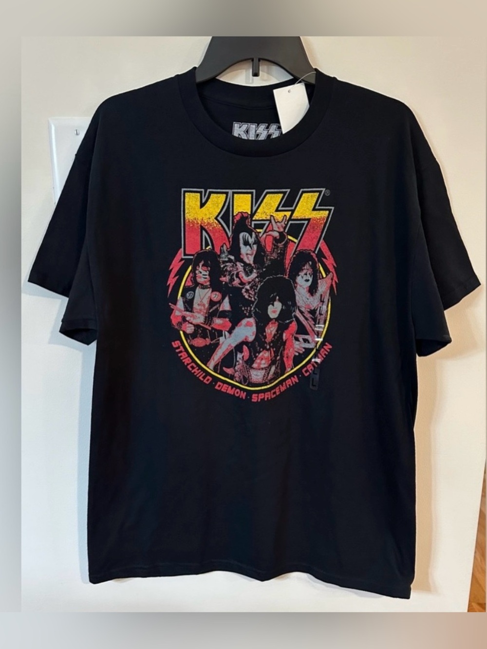 KISS Men’s Black/Gray/Red/Yellow Grapic Tshirt NWT Size Small
